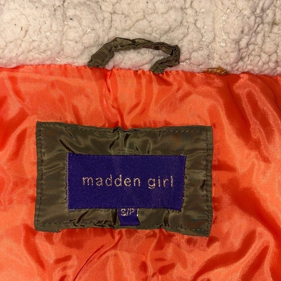 Madden girl  winter cold weather Coat hooded  zip and snap up  army green/ cream - Picture 16 of 16